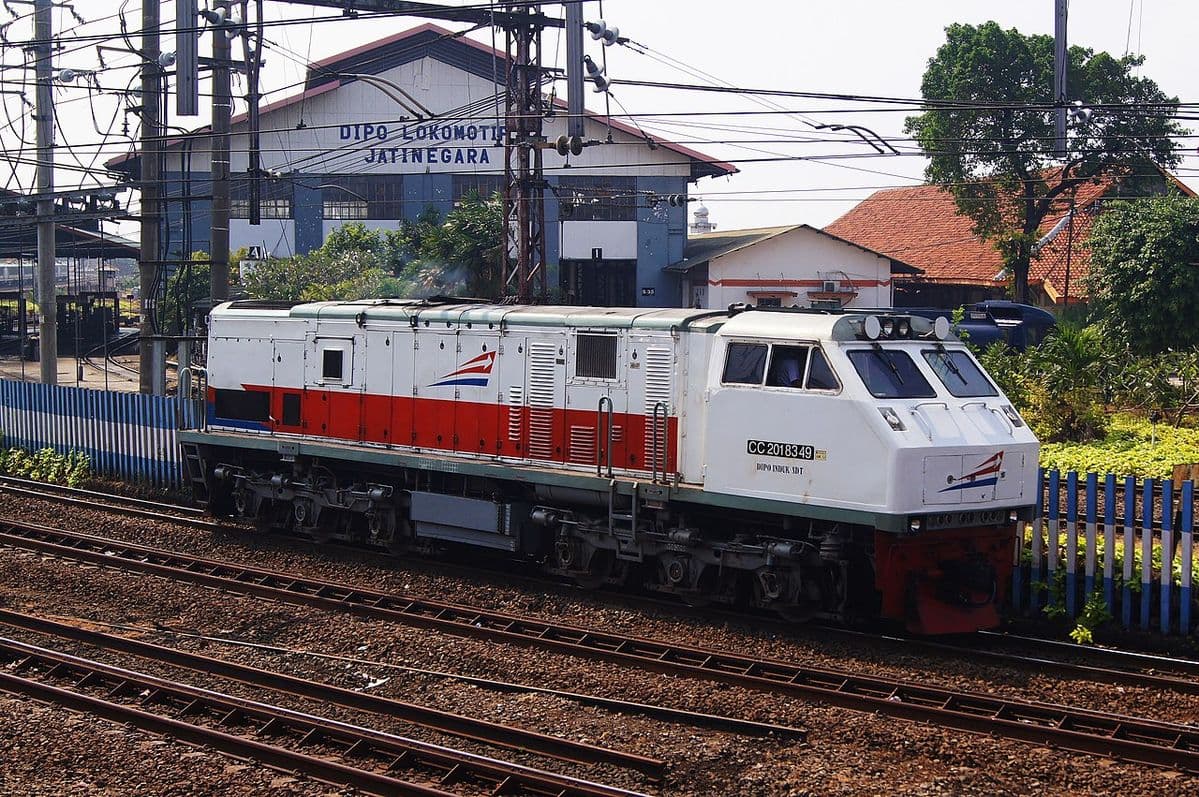 Tragedi di Bawah Flyover Kranji: Sebuah Refleksi Tentang Keselamatan Rel dan Identitas yang Hilang