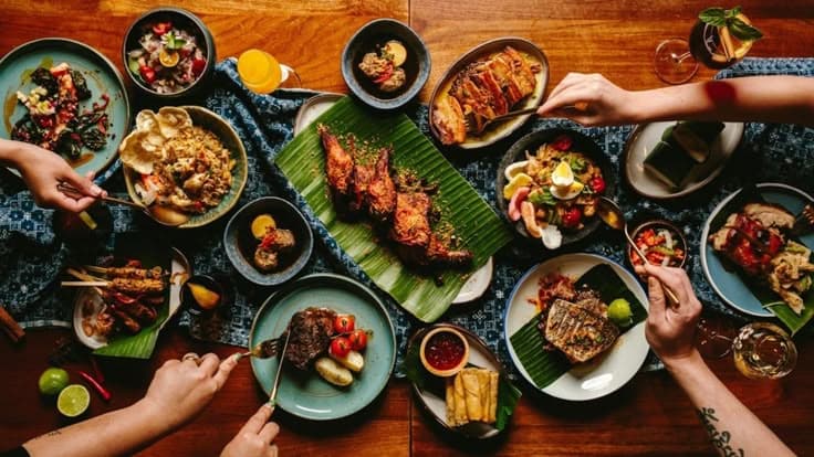 Mengapa Makanan Tradisional Indonesia Lebih Dari Sekadar Rasa? Sebuah Eksplorasi Filosofi dan Identitas