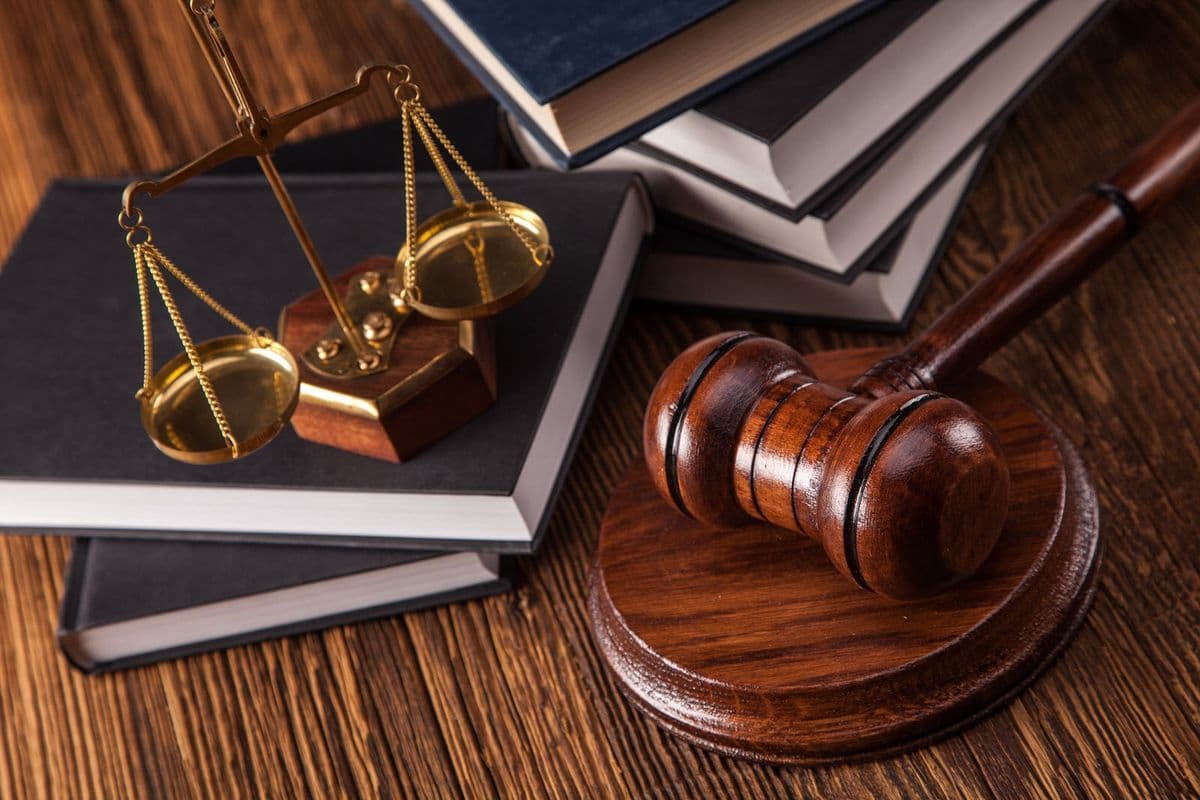 Mengapa Hukum Sering Terasa Asing? Membangun Koneksi Emosional dengan Aturan di Era Digital