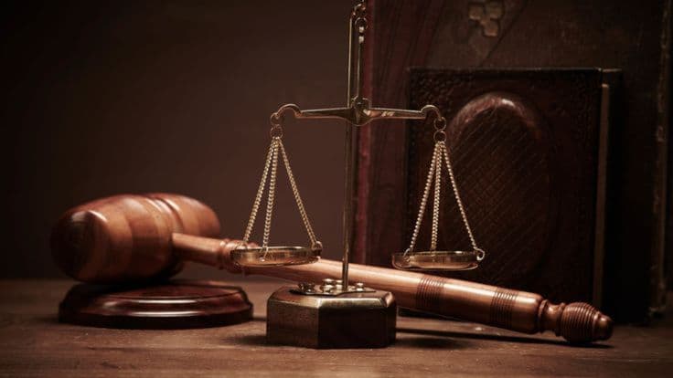 Ketika Hukum Berusaha Mengejar Kecepatan Zaman: Sebuah Refleksi tentang Penegakan Keadilan di Abad Digital