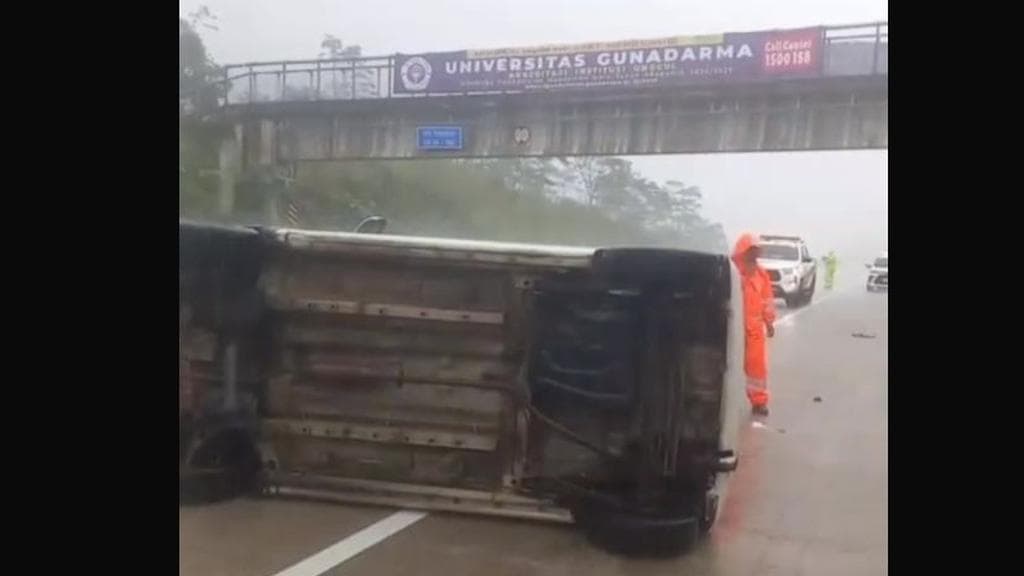 Hujan Deras di Tol Bocimi: Ketika Ban Slip Mengubah Perjalanan Menjadi Momen Syukur