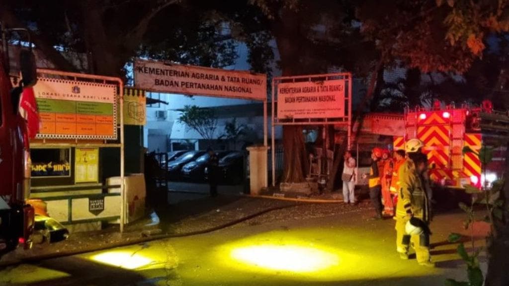 Kisah di Balik Asap: Respons Cepat Pemadam Jakarta Selamatkan Rumah di Tendean