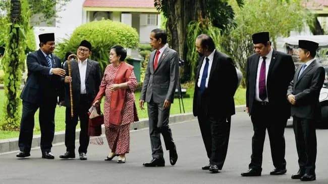 Memahami Peta Politik Indonesia: Panduan Tutor untuk Menyikapi Koalisi Besar dan Demokrasi