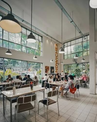 Mengenal BMB Canteen Bandung: Kelas Kuliner Industrial Inggris dan Rahasia Corned Beef Sourdough yang Ramai Diburu